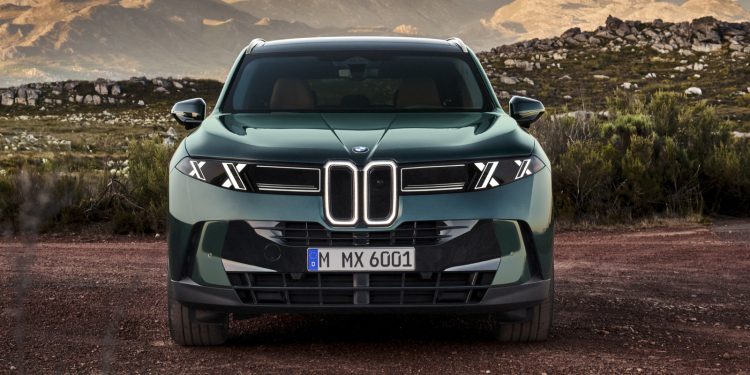 Η BMW «παγώνει» την ανάπτυξη του αντιπάλου της Mercedes G-Class
