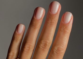 Τα coconut-milk nails κυριαρχούν στις καλοκαιρινές τάσεις μανικιούρ
