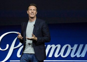 «Πράσινο φως» Κομισιόν για τη συγχώνευση Paramount και Warner Bros.