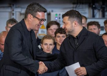 Ο Ζελένσκι στη Βρετανία: Συμφωνία για drones και τεχνολογία «Stone Cloak»