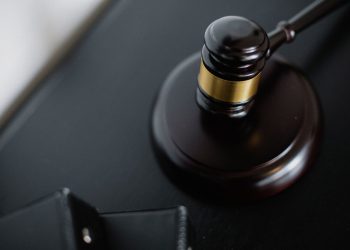 Δικαστική μεροληψία: Η κοινή νομική σχολή επηρεάζει τις αποφάσεις
