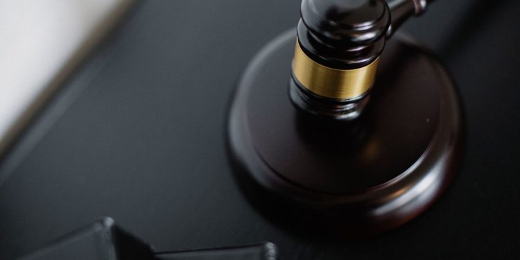 Δικαστική μεροληψία: Η κοινή νομική σχολή επηρεάζει τις αποφάσεις