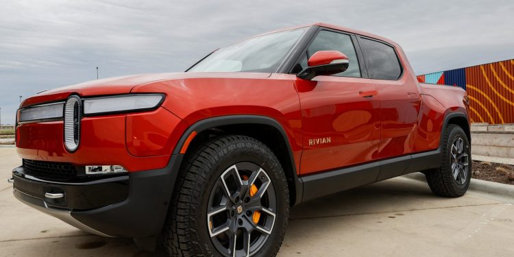 Tesla και Rivian: Η μάχη για την αυτόνομη οδήγηση