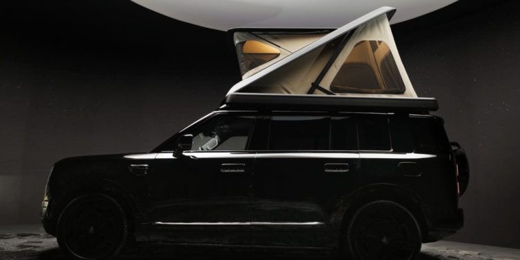 Το κινεζικό SUV της Huawei μετατρέπεται σε camper με ένα κουμπί