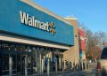 Η Walmart υιοθετεί ανέπαφες πληρωμές με Apple Pay και Google Pay