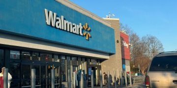 Η Walmart υιοθετεί ανέπαφες πληρωμές με Apple Pay και Google Pay